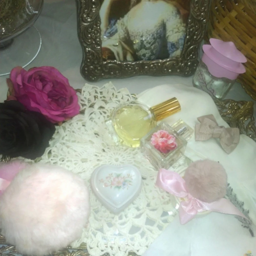 Vintage cottagecore trinket box - Picture 3 of 5